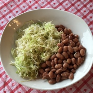 Zeljna solata s fižolo